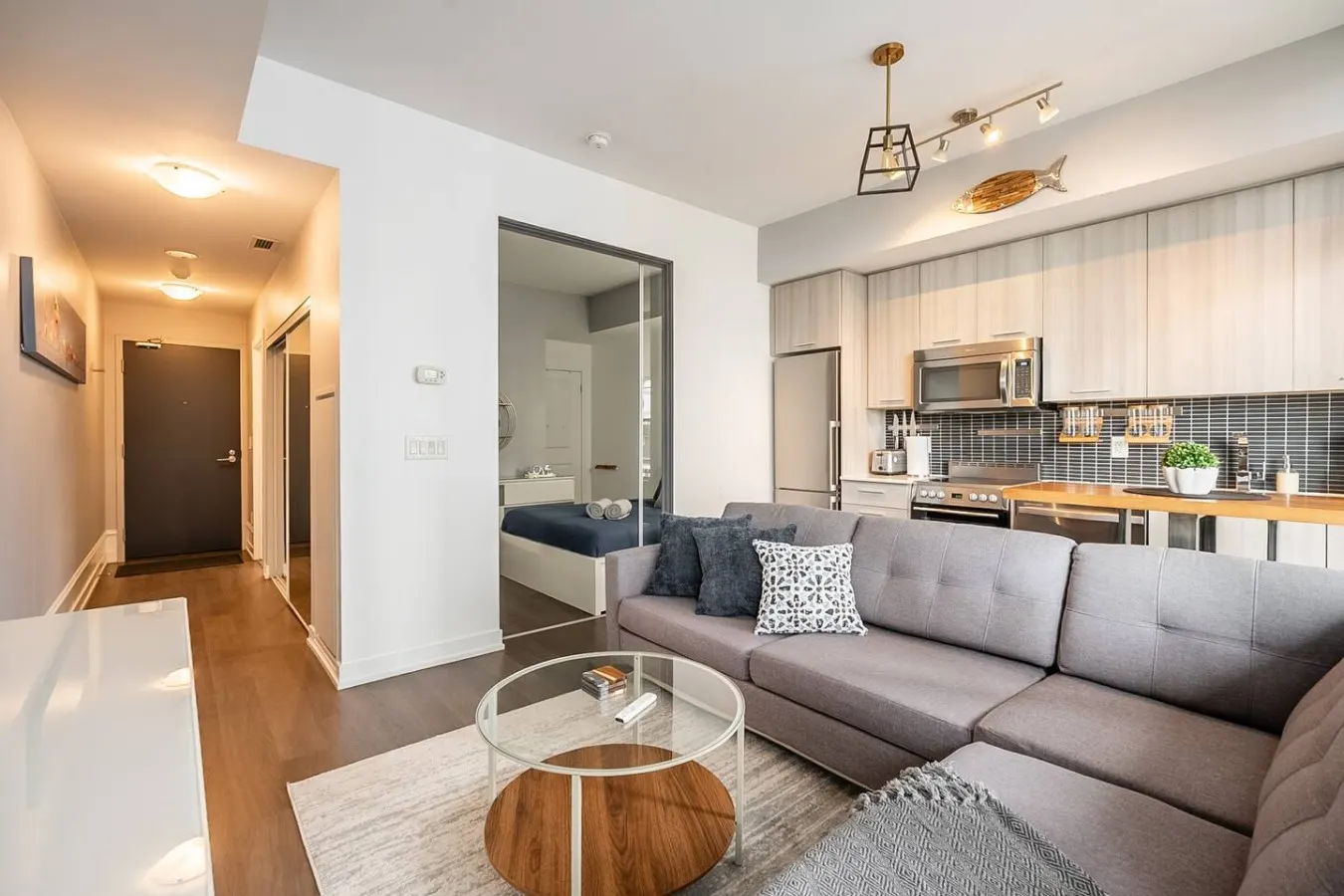 Modern 1BR Home Sleeps 4 Prime Location 10
