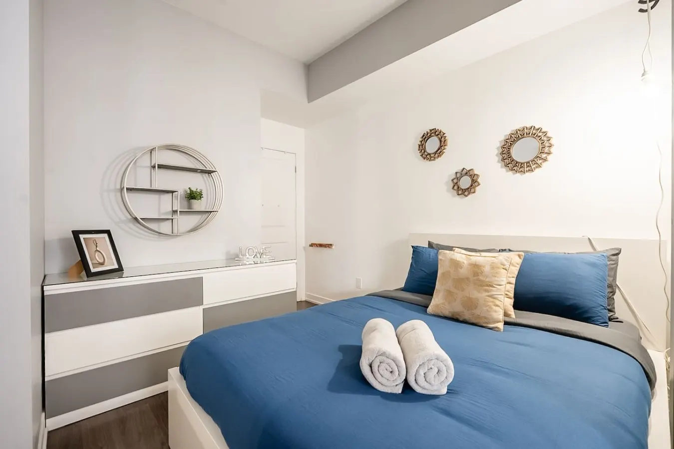 Modern 1BR Home Sleeps 4 Prime Location 12