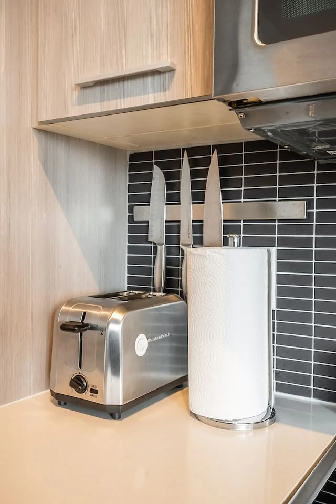 Modern 1BR Home Sleeps 4 Prime Location 17