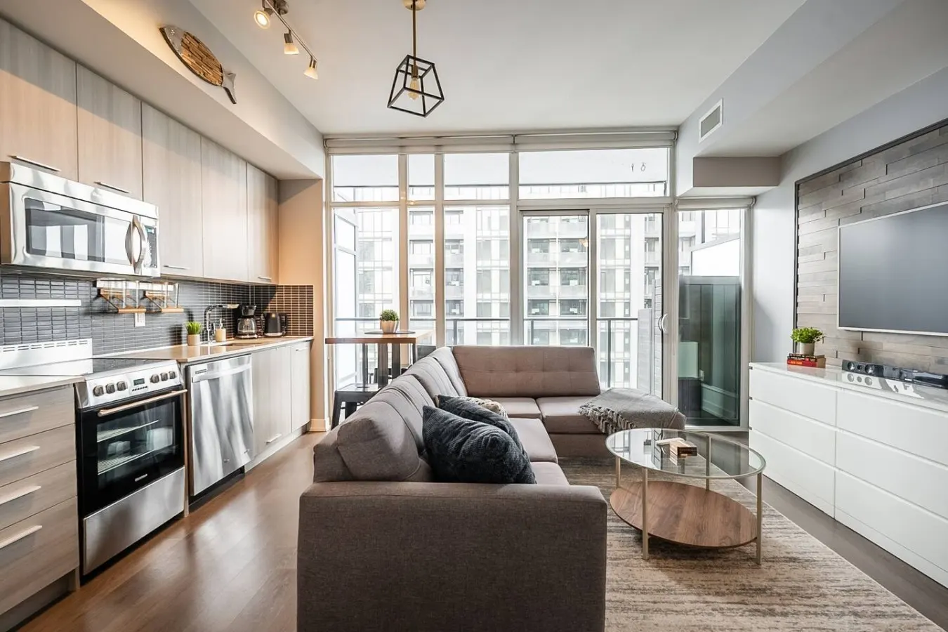 Modern 1BR Home Sleeps 4 Prime Location 7