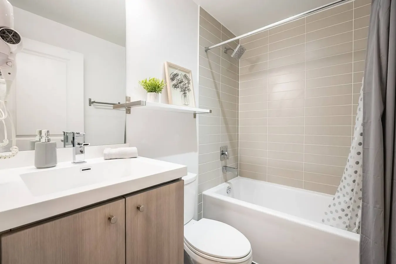 Modern 1BR Home Sleeps 4 Prime Location 8