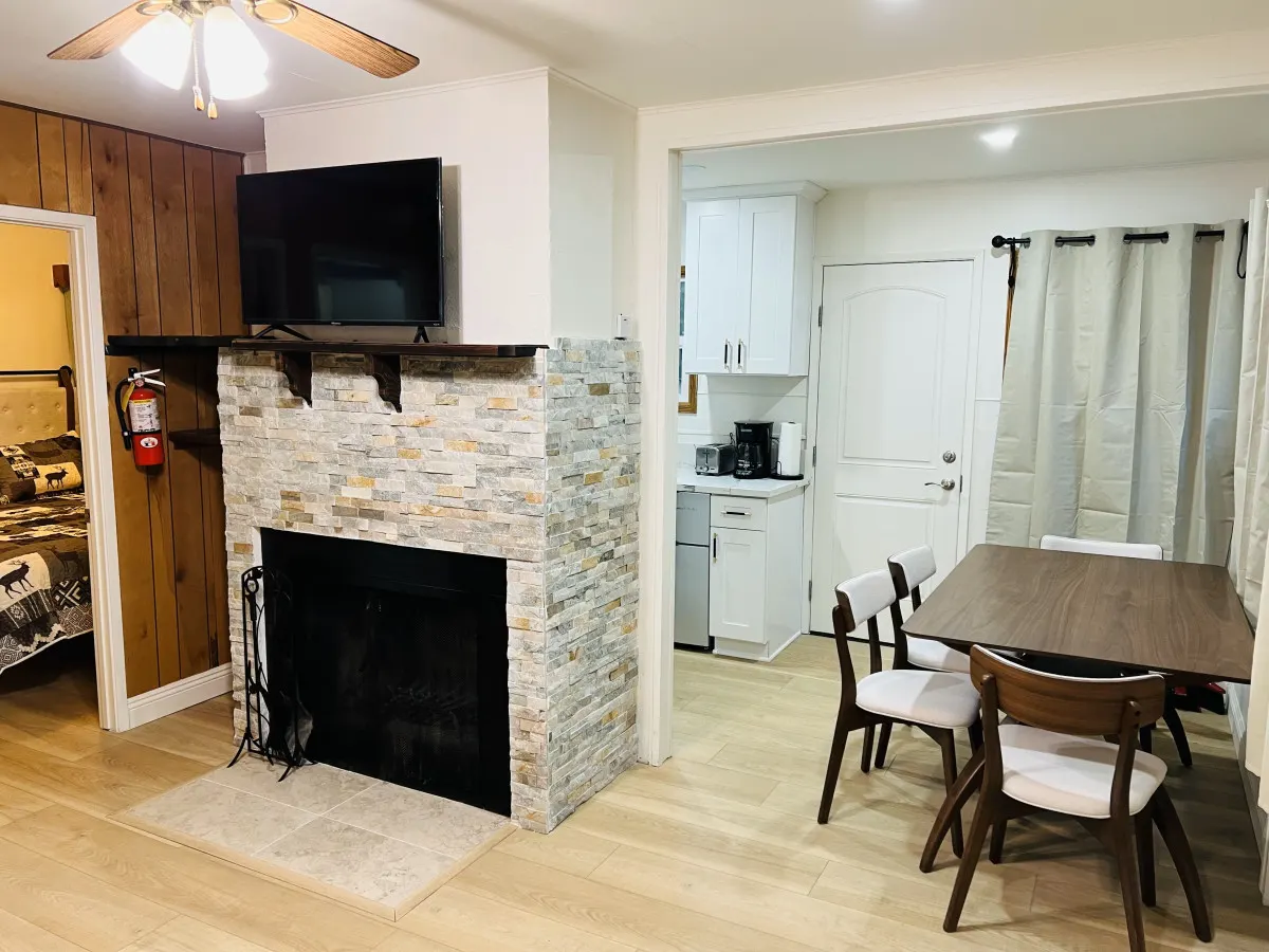 Charming Timber Haven Lodge (1BRM-4guest) Cabin #6 10
