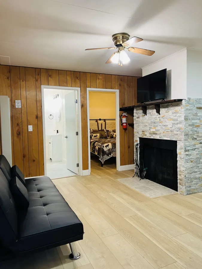 Charming Timber Haven Lodge (1BRM-4guest) Cabin #6 4