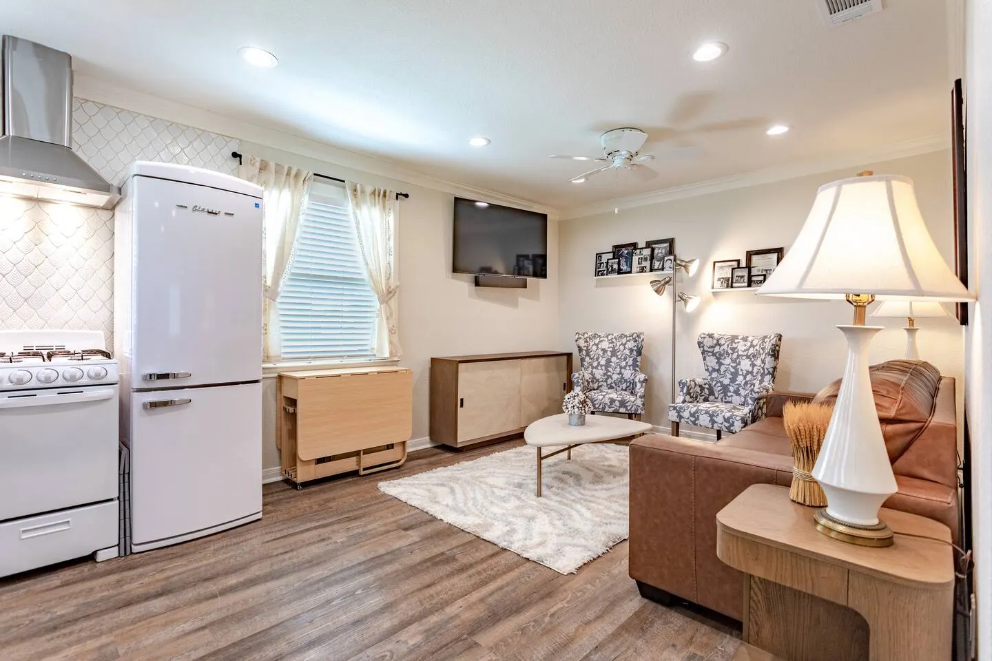 Scale House | Historic Texas Getaway | Sport Court