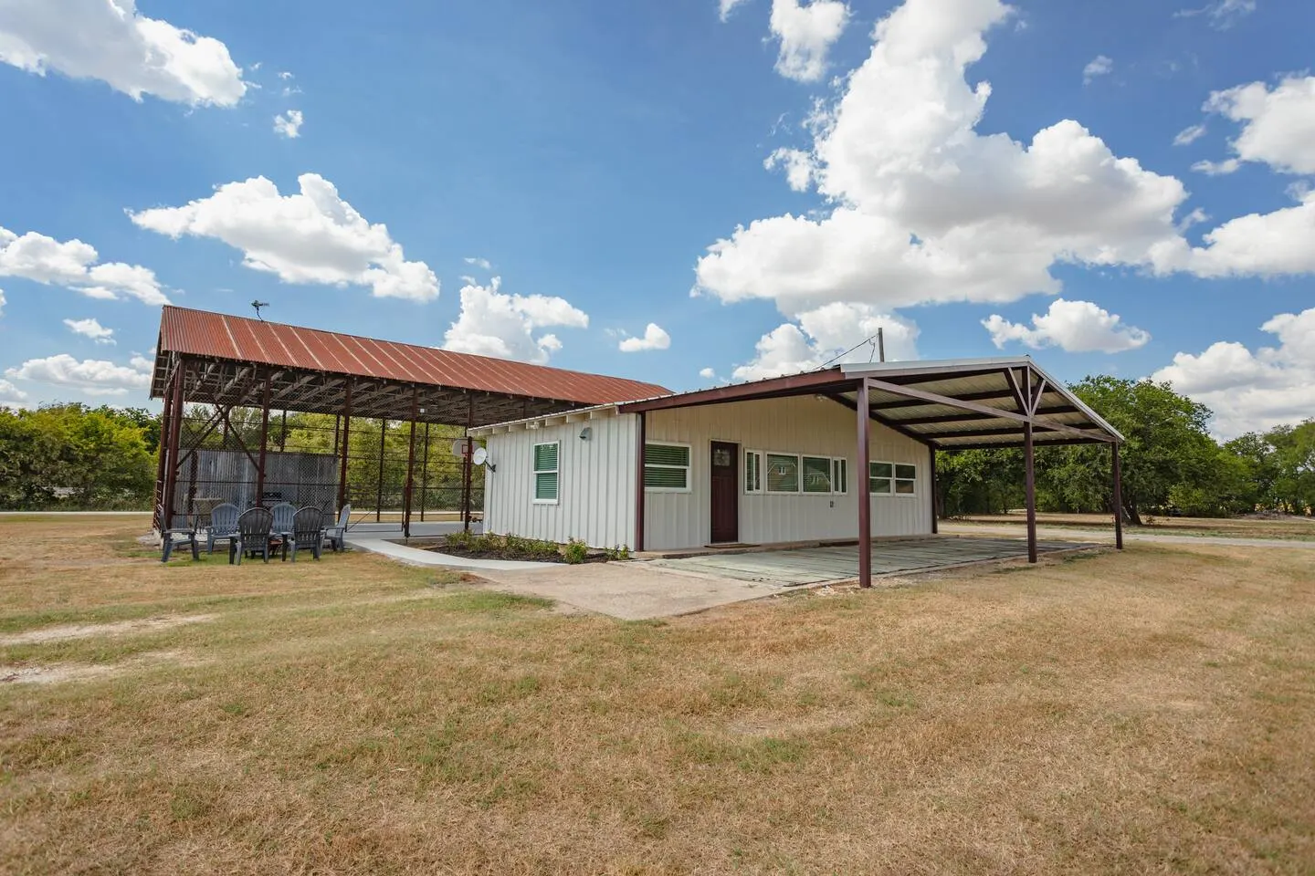 Scale House | Historic Texas Getaway | Sport Court — photo 5