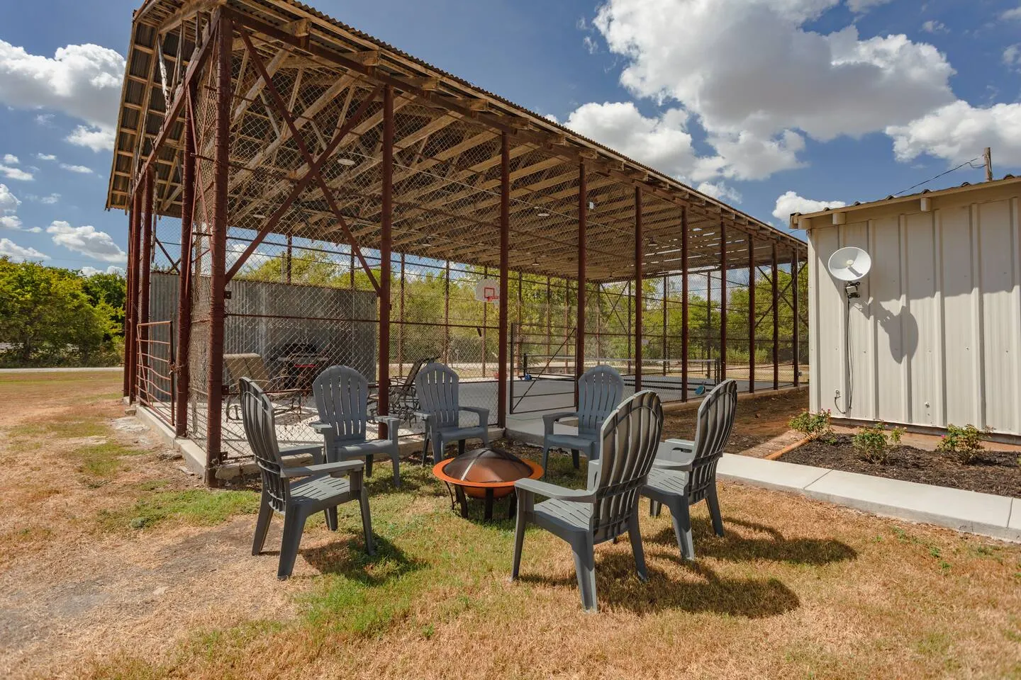 Scale House Historic Texas Getaway Sport Court 6