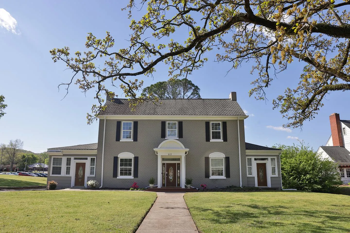 The Grand Colonial Manor on East 11th (3 Kings)