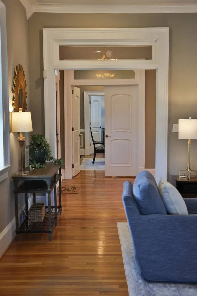The Grand Colonial Manor on East 11th (3 Kings) 8