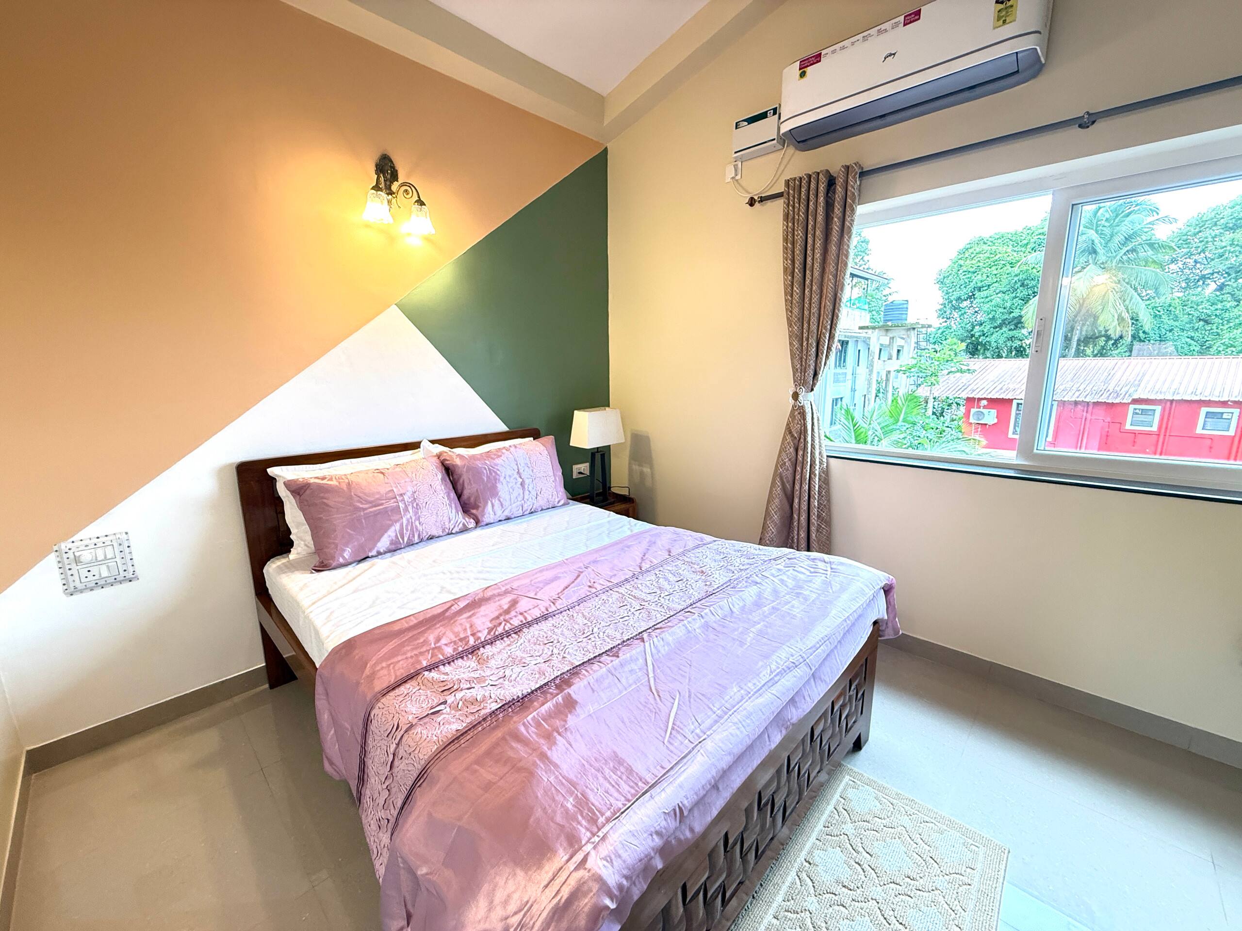 Pristine 1BHK |5 mins ride to beach|Kitchen|Wi-fi 24