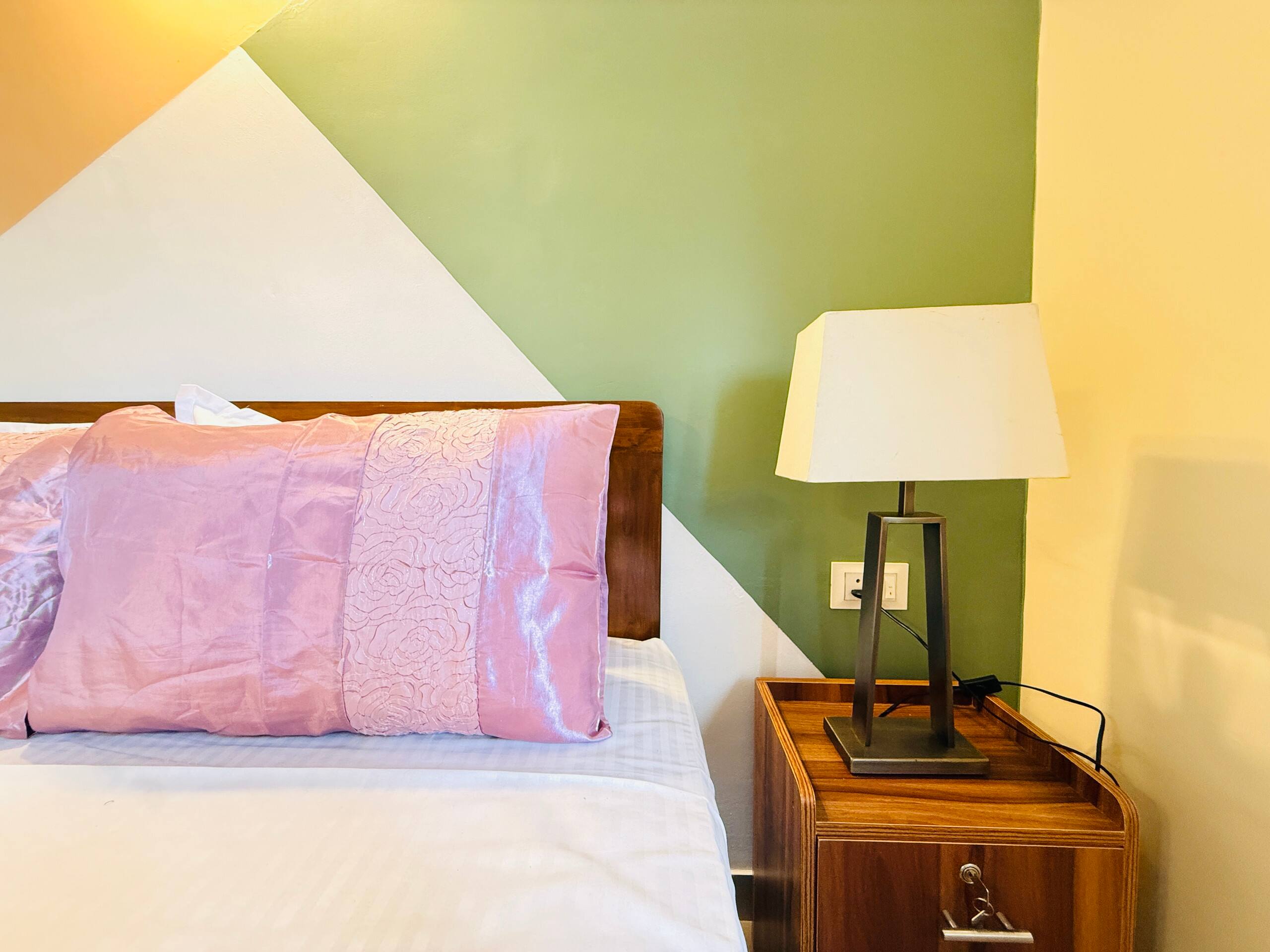 Pristine 1BHK |5 mins ride to beach|Kitchen|Wi-fi 7