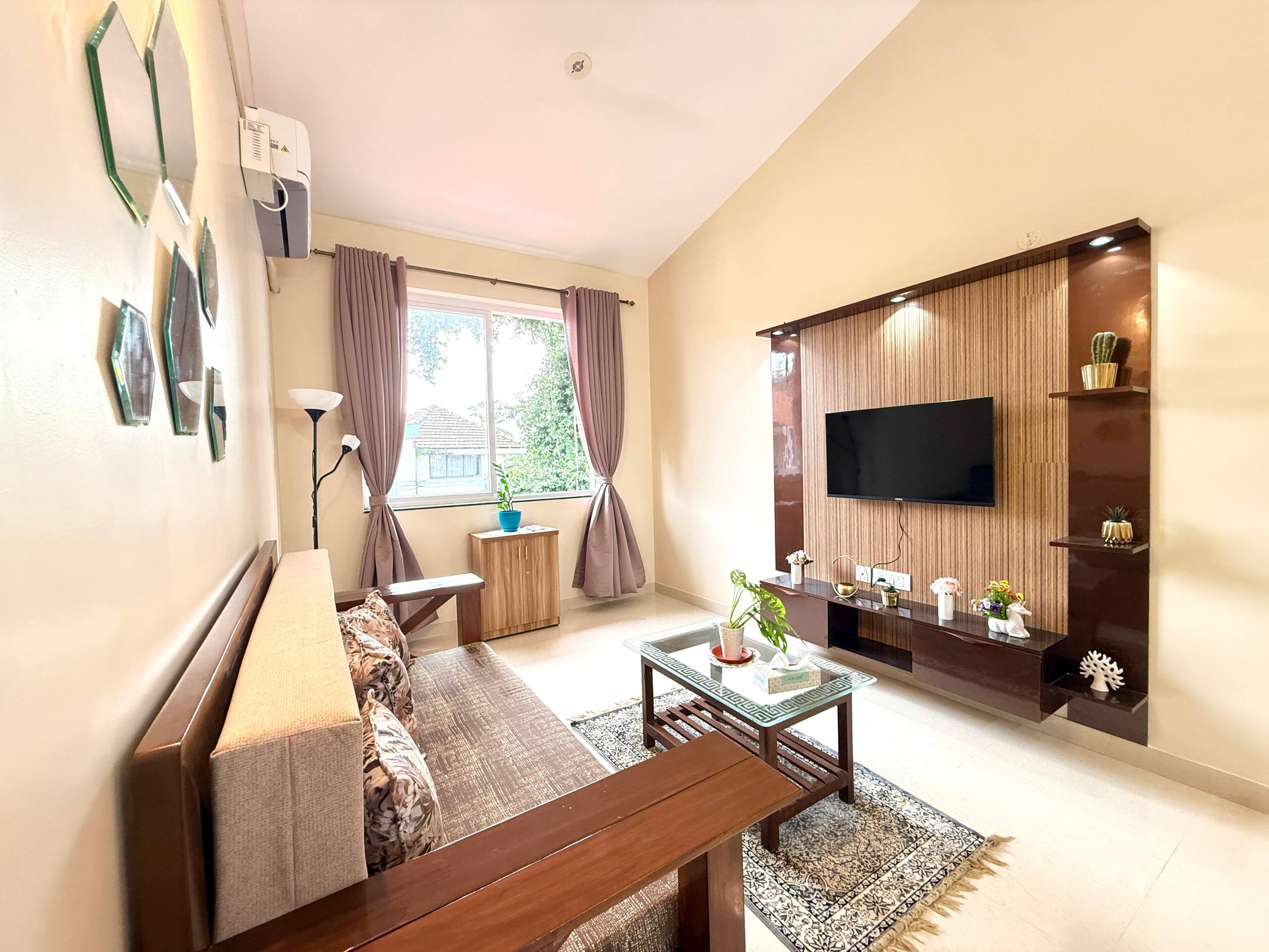 Pristine 1BHK |5 mins ride to beach|Kitchen|Wi-fi 6