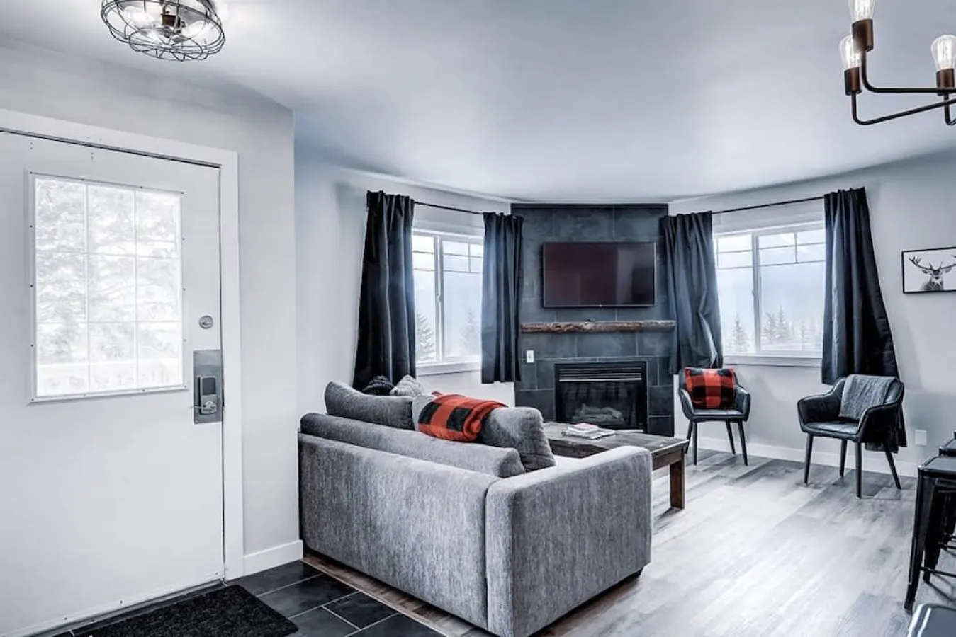 Mountain Escape: Hot Tub, Firepit, Mins from Banff 3