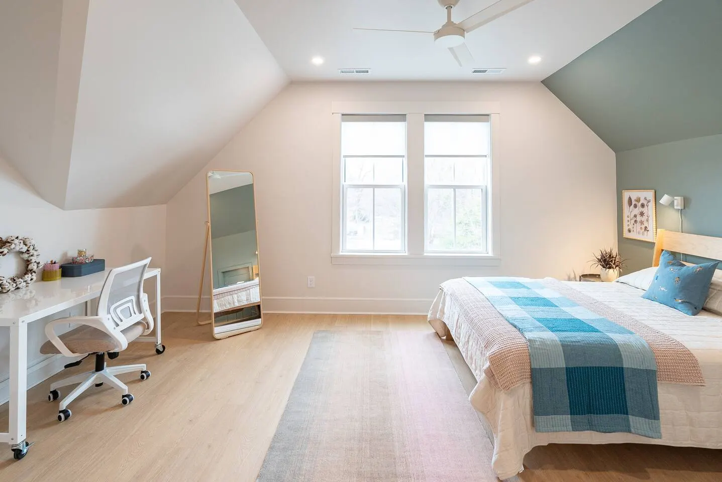 FantasticFlat Downtown LocalVibe State Fair 15 min - Double Room 8