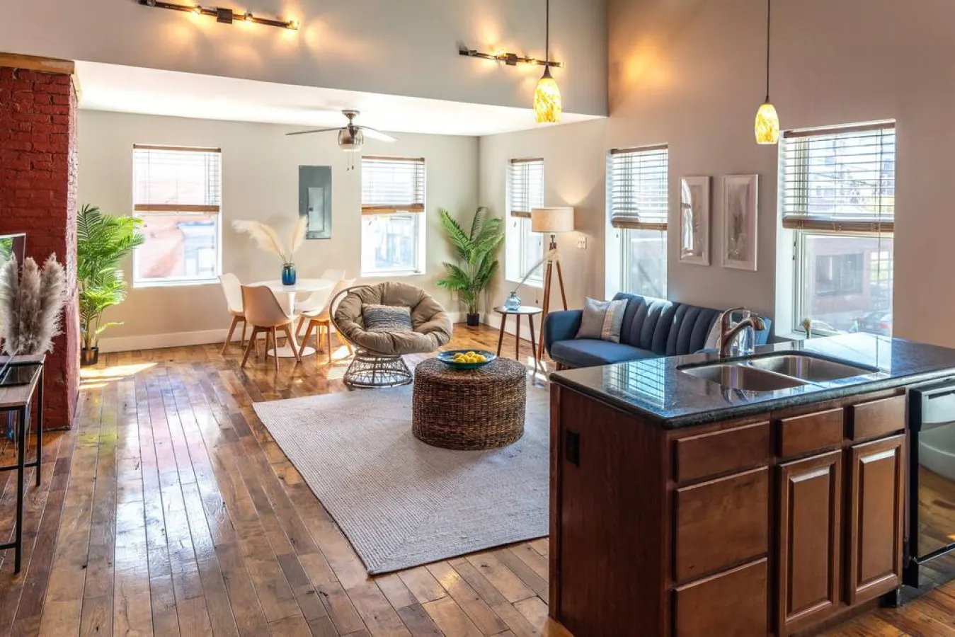 Broadway Suites - Stunning Downtown Condos 1