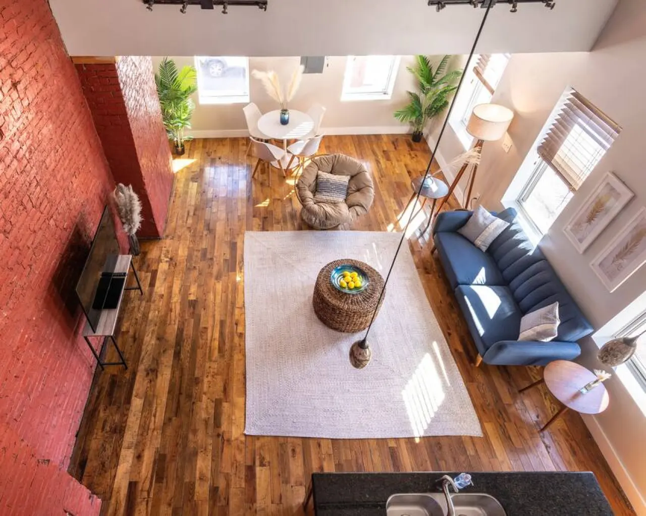 Broadway Suites - Stunning Downtown Condos 10
