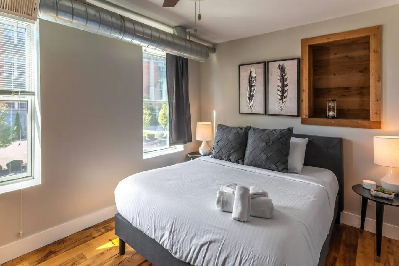 Broadway Suites - Stunning Downtown Condos 14