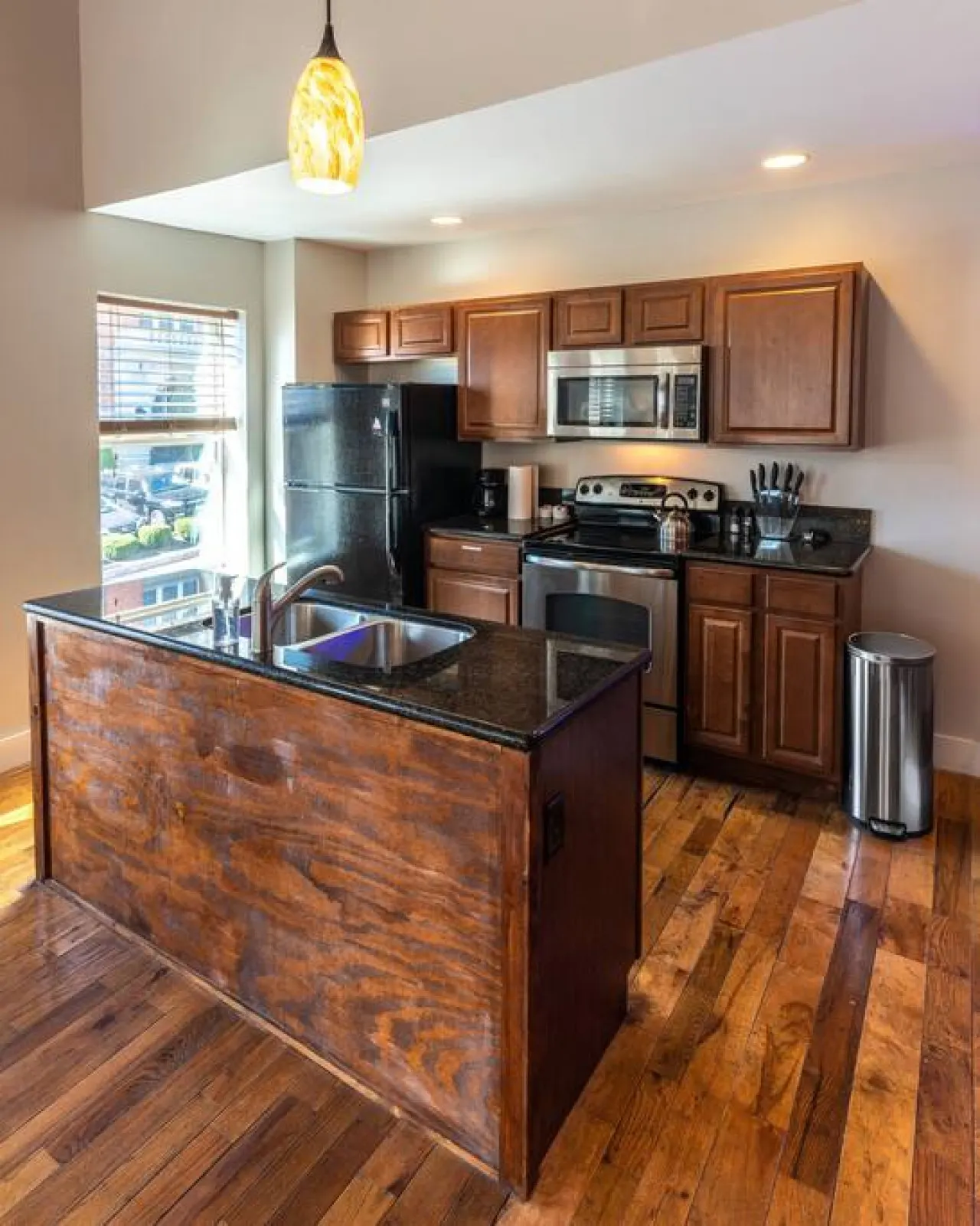 Broadway Suites - Stunning Downtown Condos 15