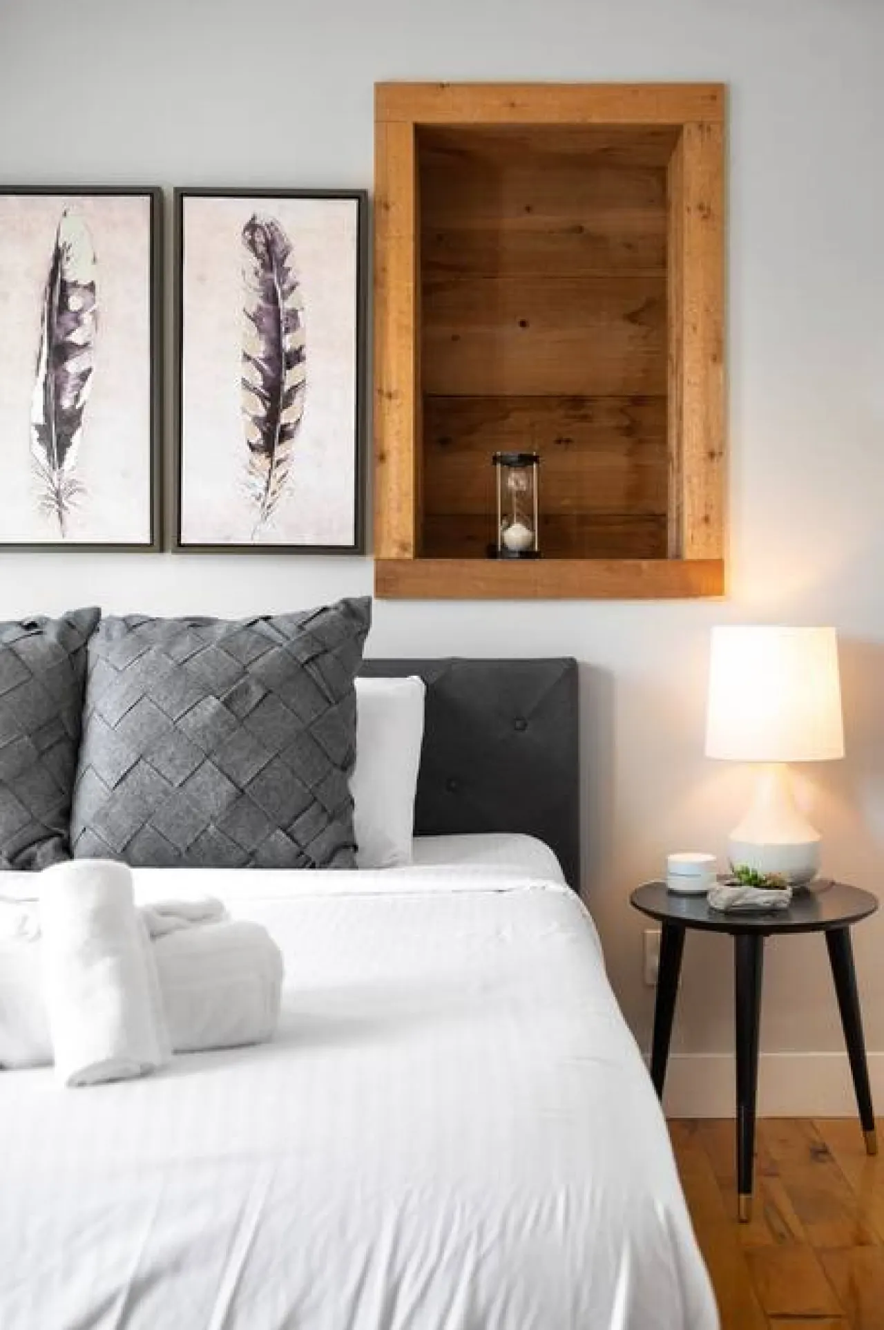 Broadway Suites - Stunning Downtown Condos 4