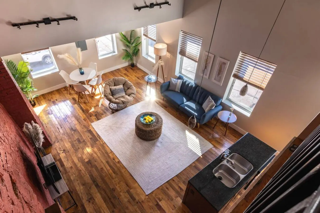 Broadway Suites - Stunning Downtown Condos 5
