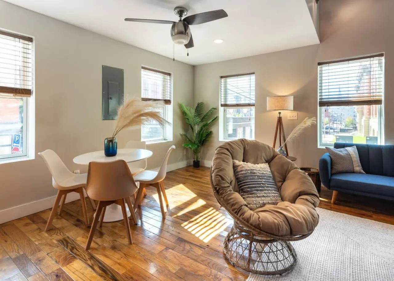 Broadway Suites - Stunning Downtown Condos 6