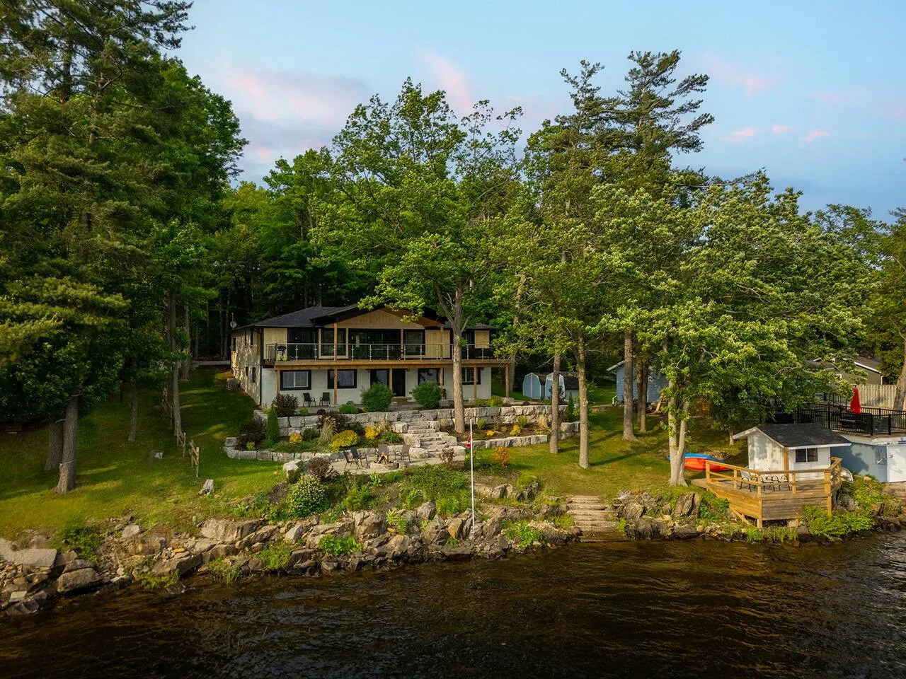 The North Shore - New - Waterfront -* Arcade * Hot tub *