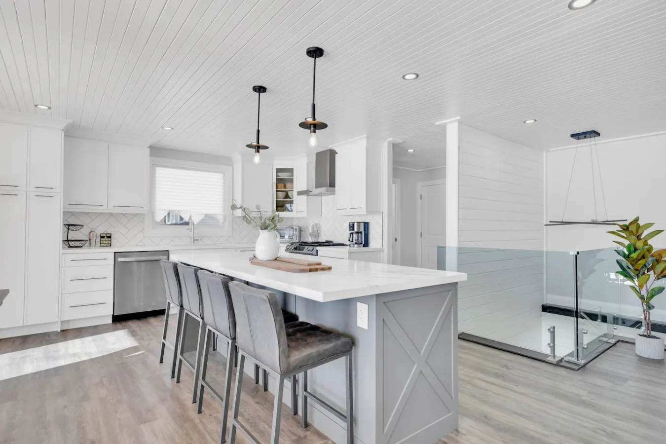 The North Shore - New - Waterfront -* Arcade * Hot tub * 10