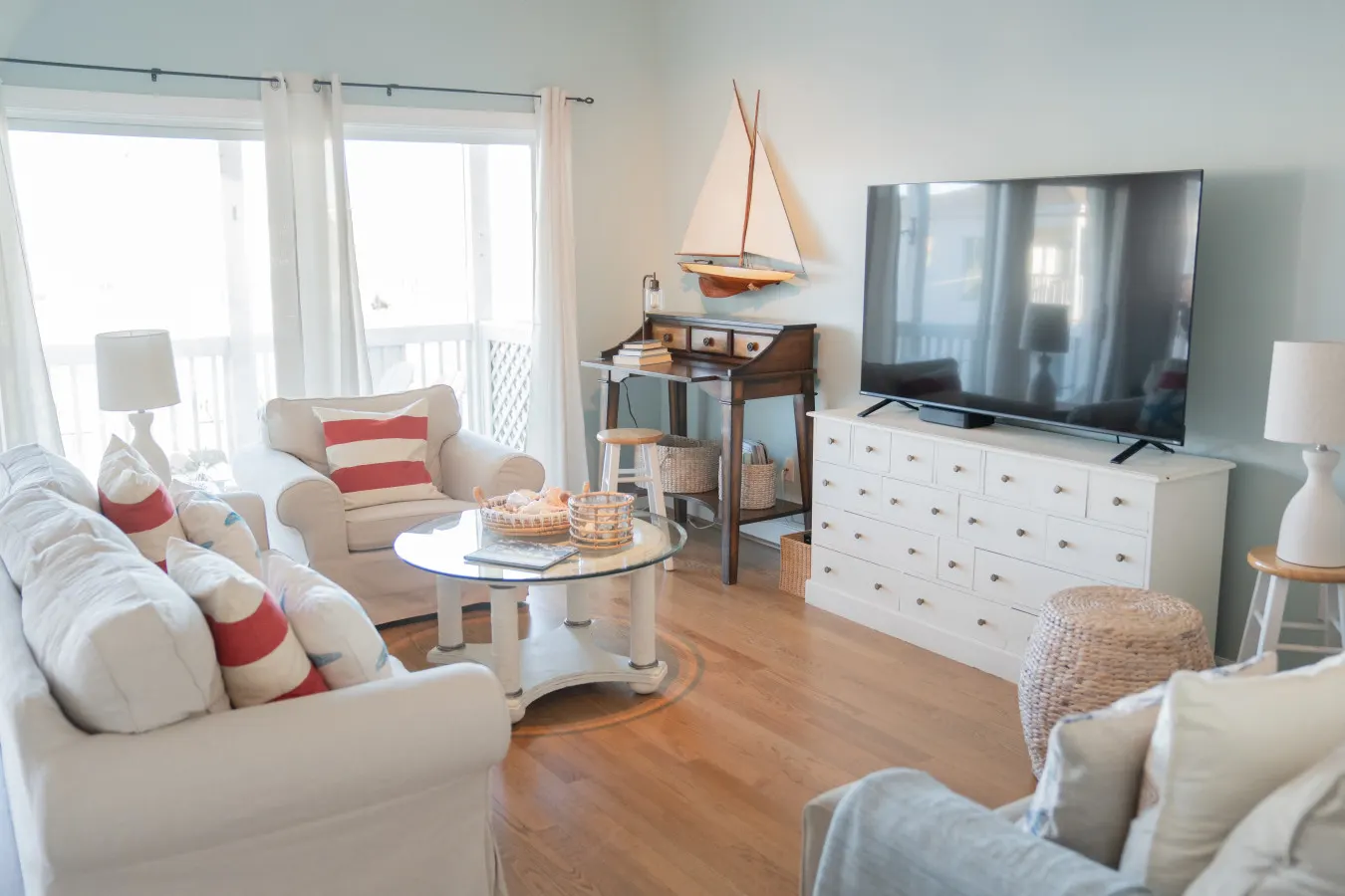 Nautical Nest: 2 Bed 2 Ba Across from South Beach — photo 2