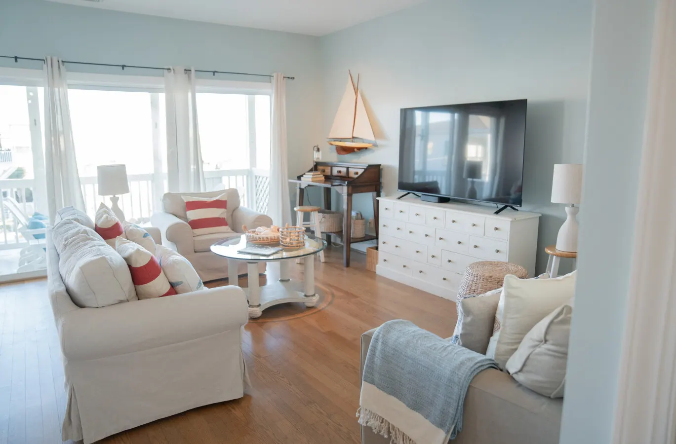 Nautical Nest: 2 Bed 2 Ba Across from South Beach 12