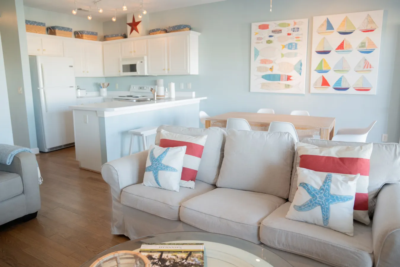 Nautical Nest: 2 Bed 2 Ba Across from South Beach 14
