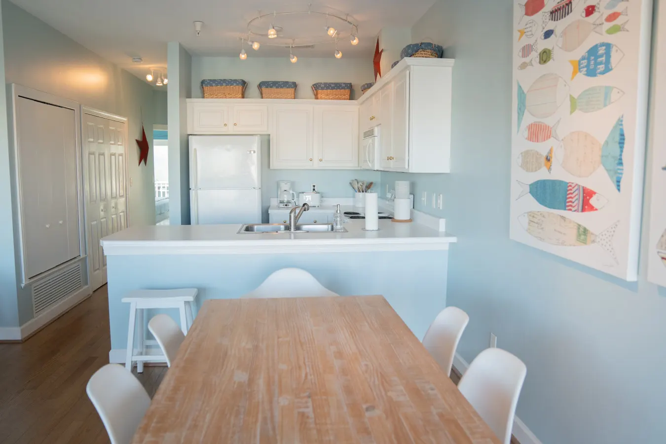 Nautical Nest: 2 Bed 2 Ba Across from South Beach 18