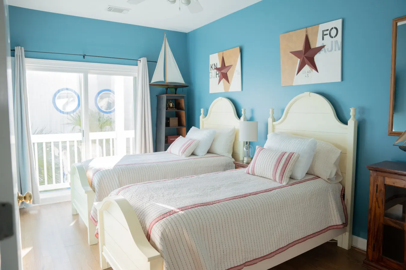 Nautical Nest: 2 Bed 2 Ba Across from South Beach 6