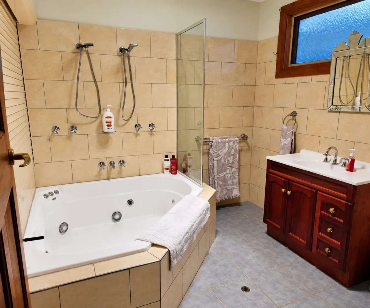Whispering Woods Pool, Sauna & Country Escape 10