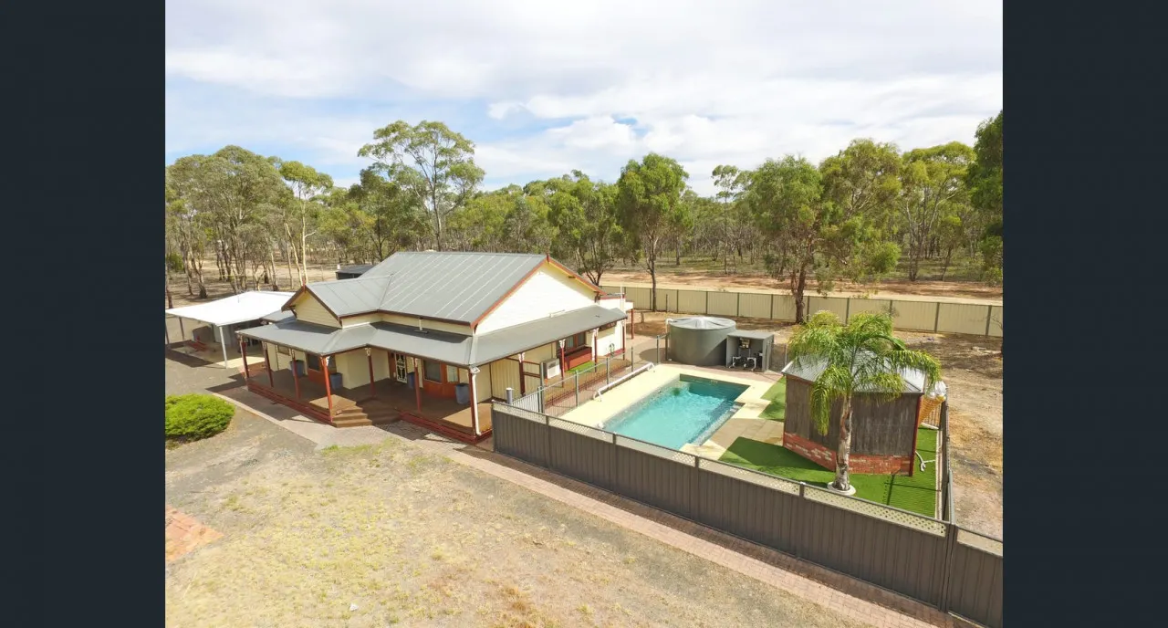 Whispering Woods Pool, Sauna & Country Escape 13