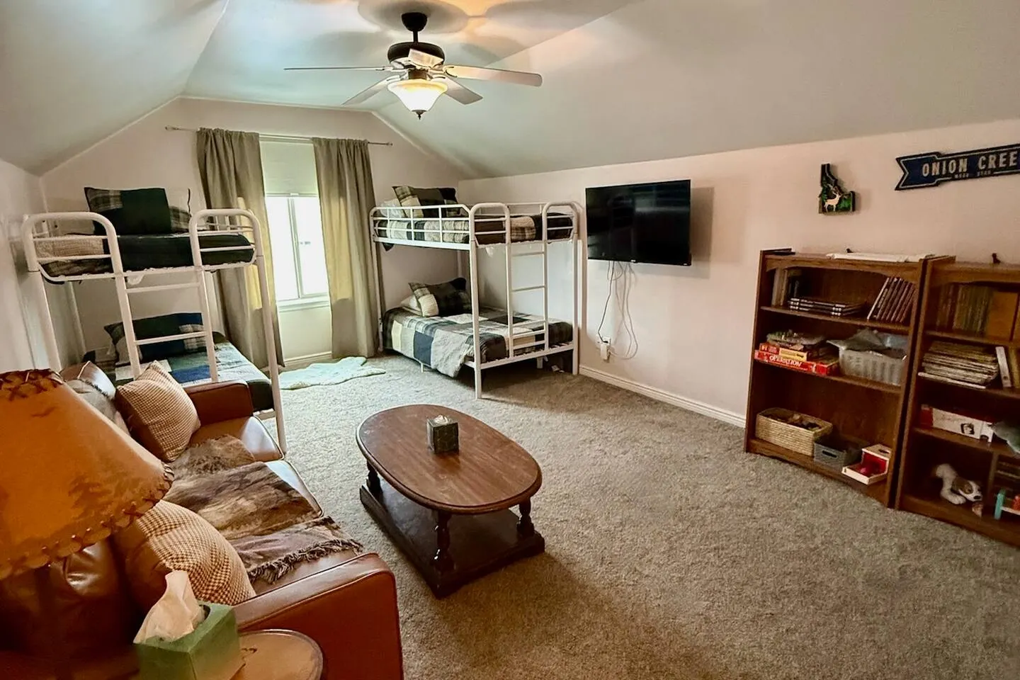 Creekside Retreat 7 Beds Close to Hiking 17
