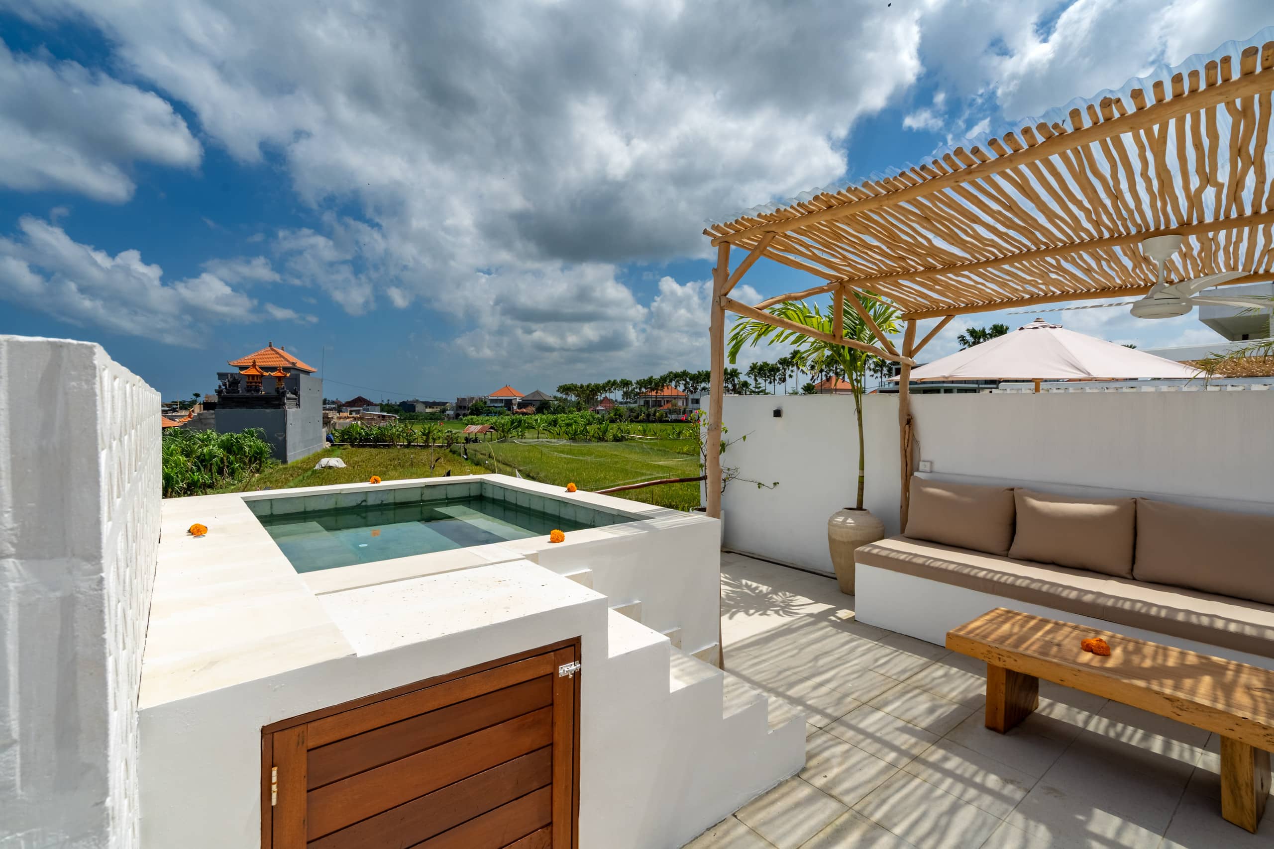 Private Luxury Oasis with Pool & Rooftop Jaccuzi — photo 3