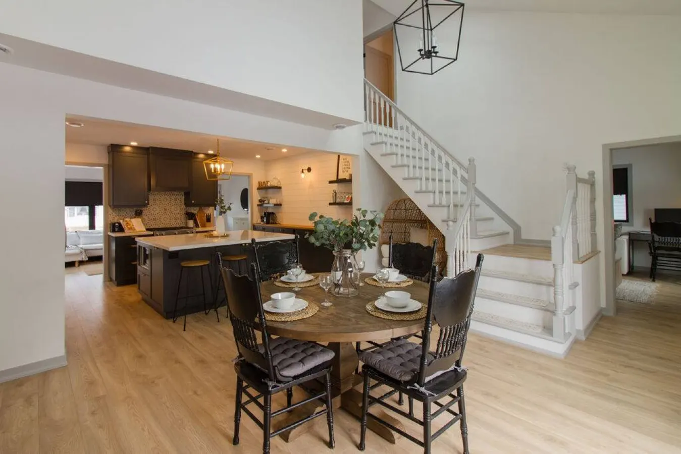 Walk to Downtown Picton, 4-bedroom; BEACH PASS INCLUDED! 2