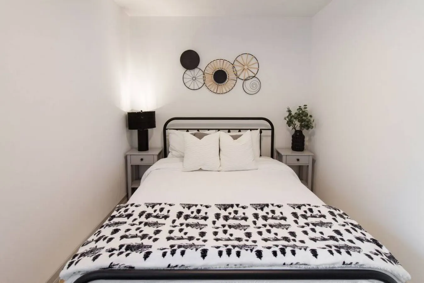 Walk to Downtown Picton, 4-bedroom; BEACH PASS INCLUDED! 9