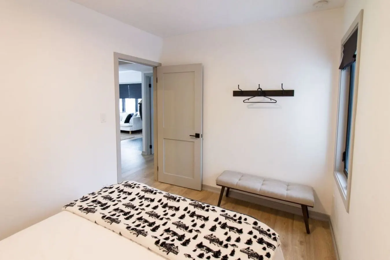 Walk to Downtown Picton, 4-bedroom; BEACH PASS INCLUDED! 10