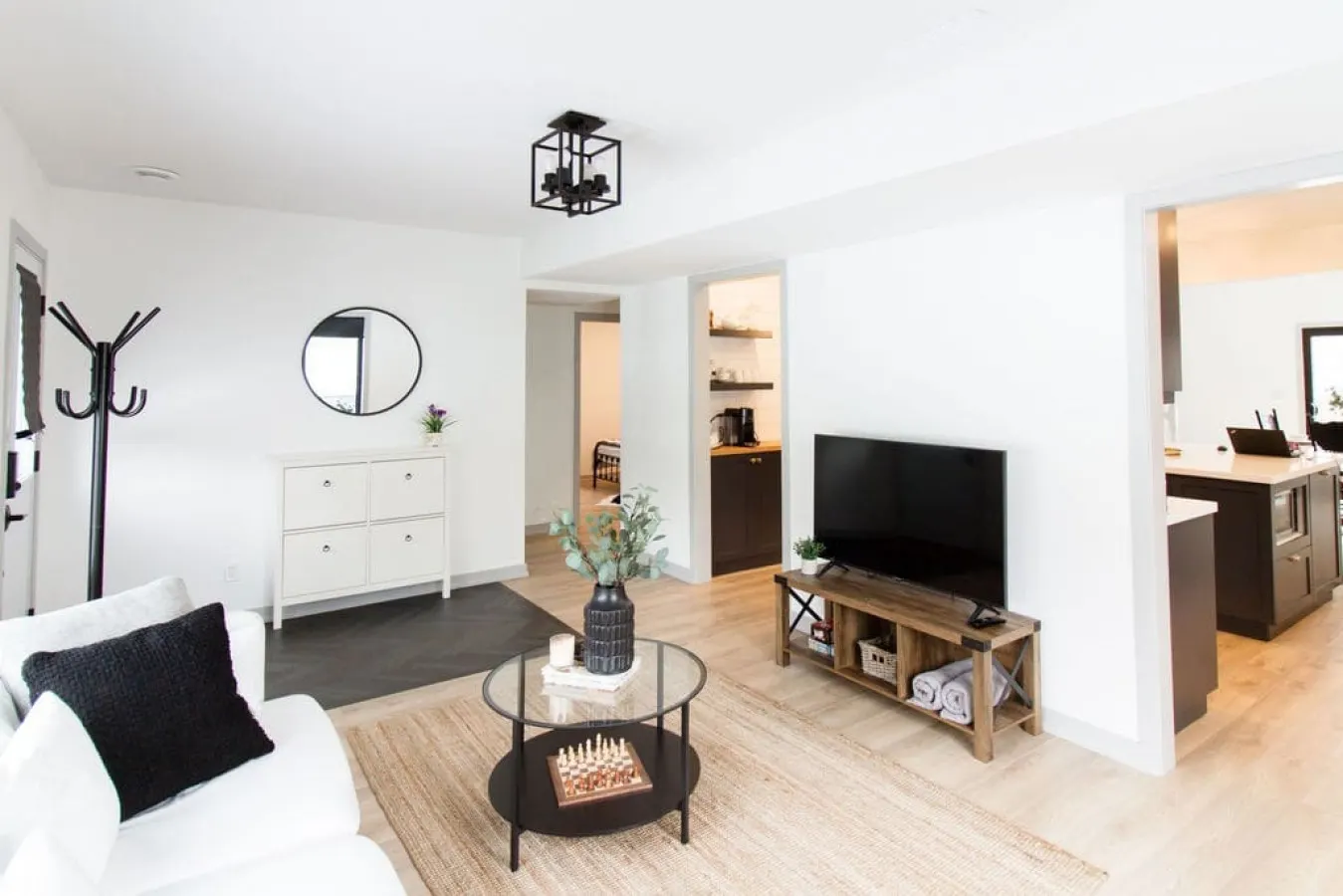 Walk to Downtown Picton, 4-bedroom; BEACH PASS INCLUDED! 16