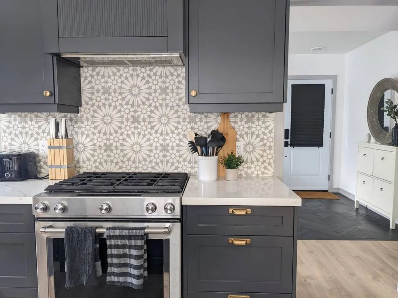 Walk to Downtown Picton, 4-bedroom; BEACH PASS INCLUDED! 4