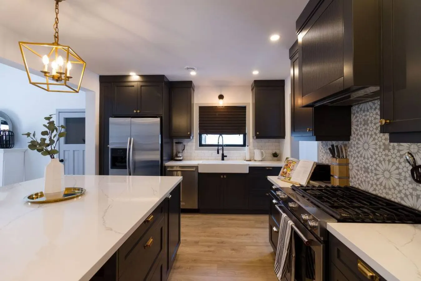 Walk to Downtown Picton, 4-bedroom; BEACH PASS INCLUDED! 6
