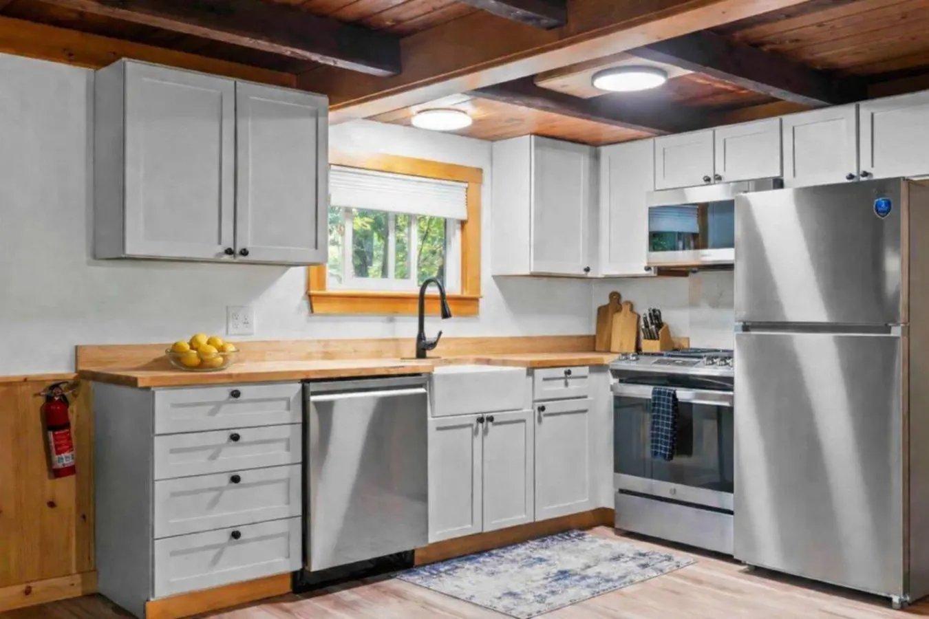 Hot Tub,King Bed,Dogs w/Pequawket Beach Access! 13