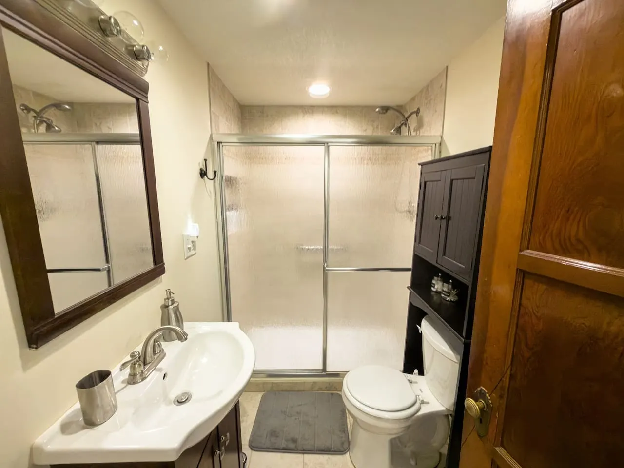 Erie's Heart and Soul - House in town, Sleeps 6! 11
