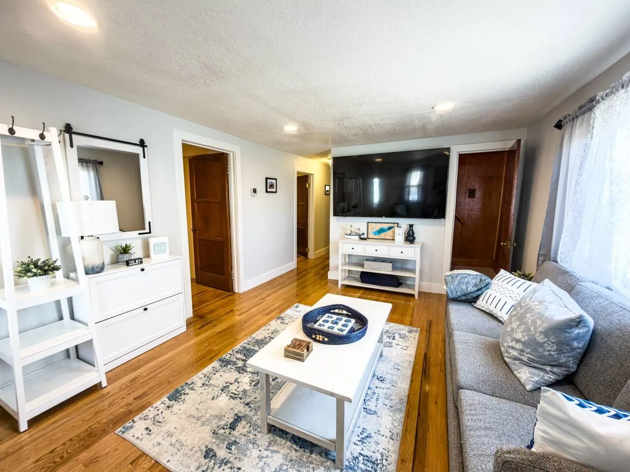 Erie's Heart and Soul - House in town, Sleeps 6! 17
