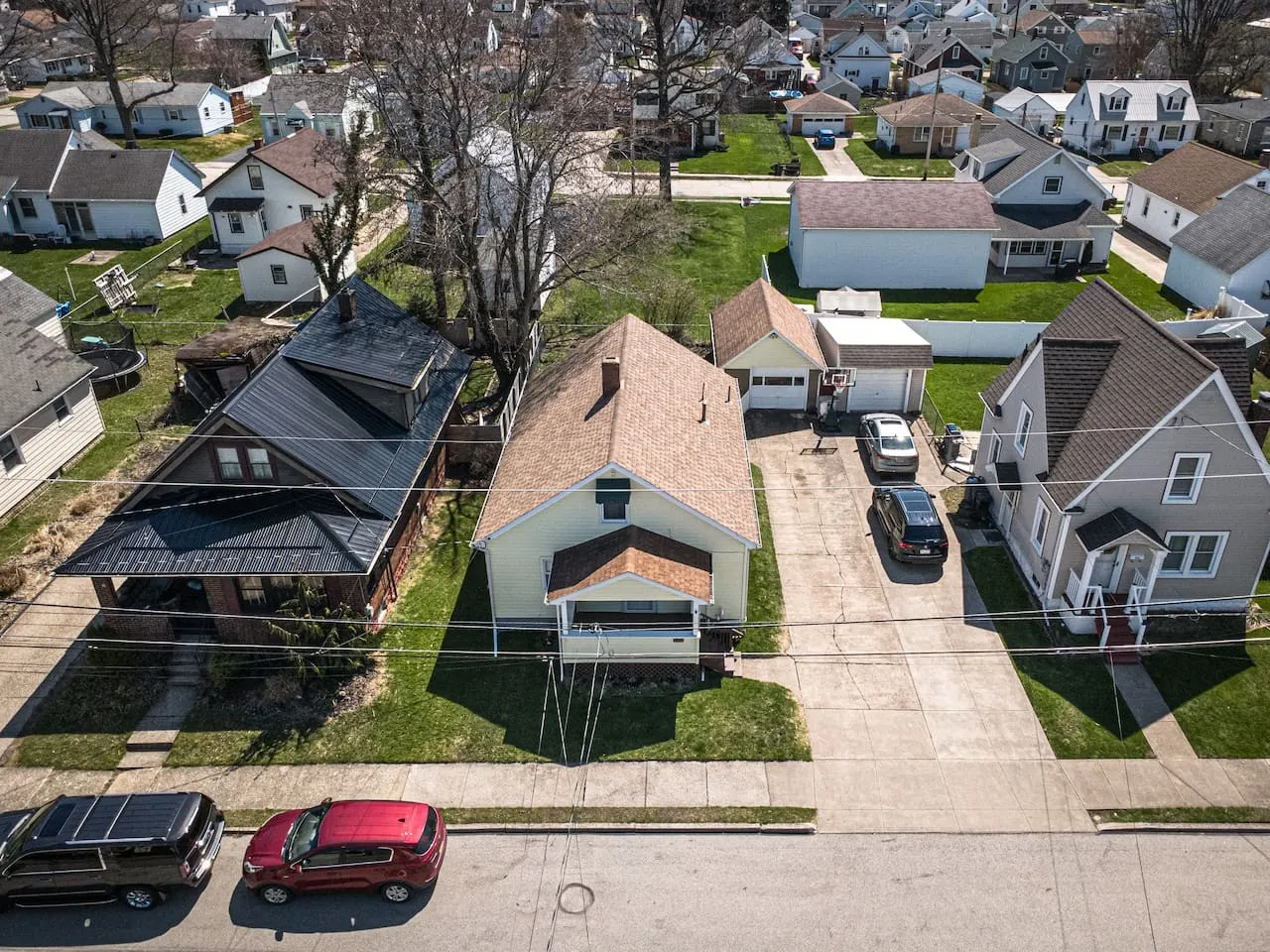 Erie's Heart and Soul - House in town, Sleeps 6! 8