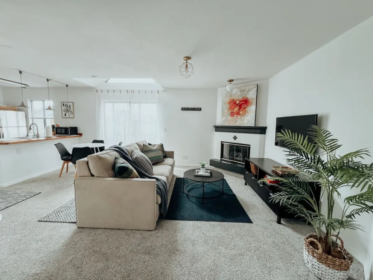 Quaint One Bed Condo near DTC 11