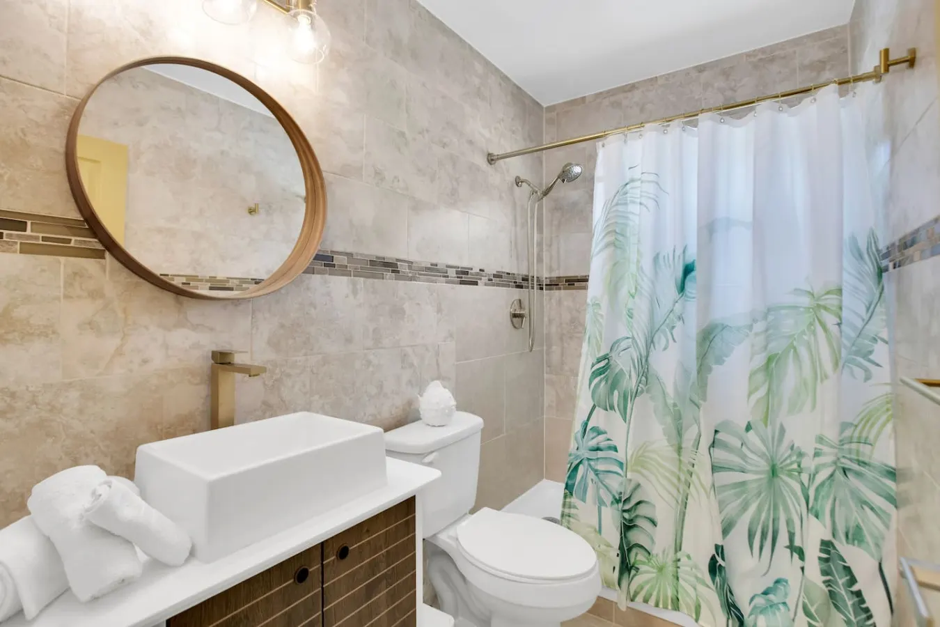 LoKal Rentals 4A - House near downtown/beach 10