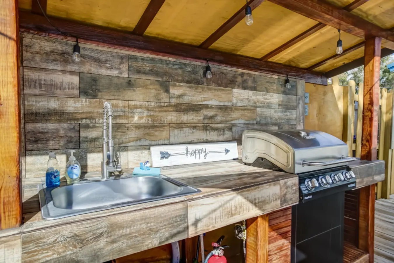 LoKal Rentals 4A - House near downtown/beach 17