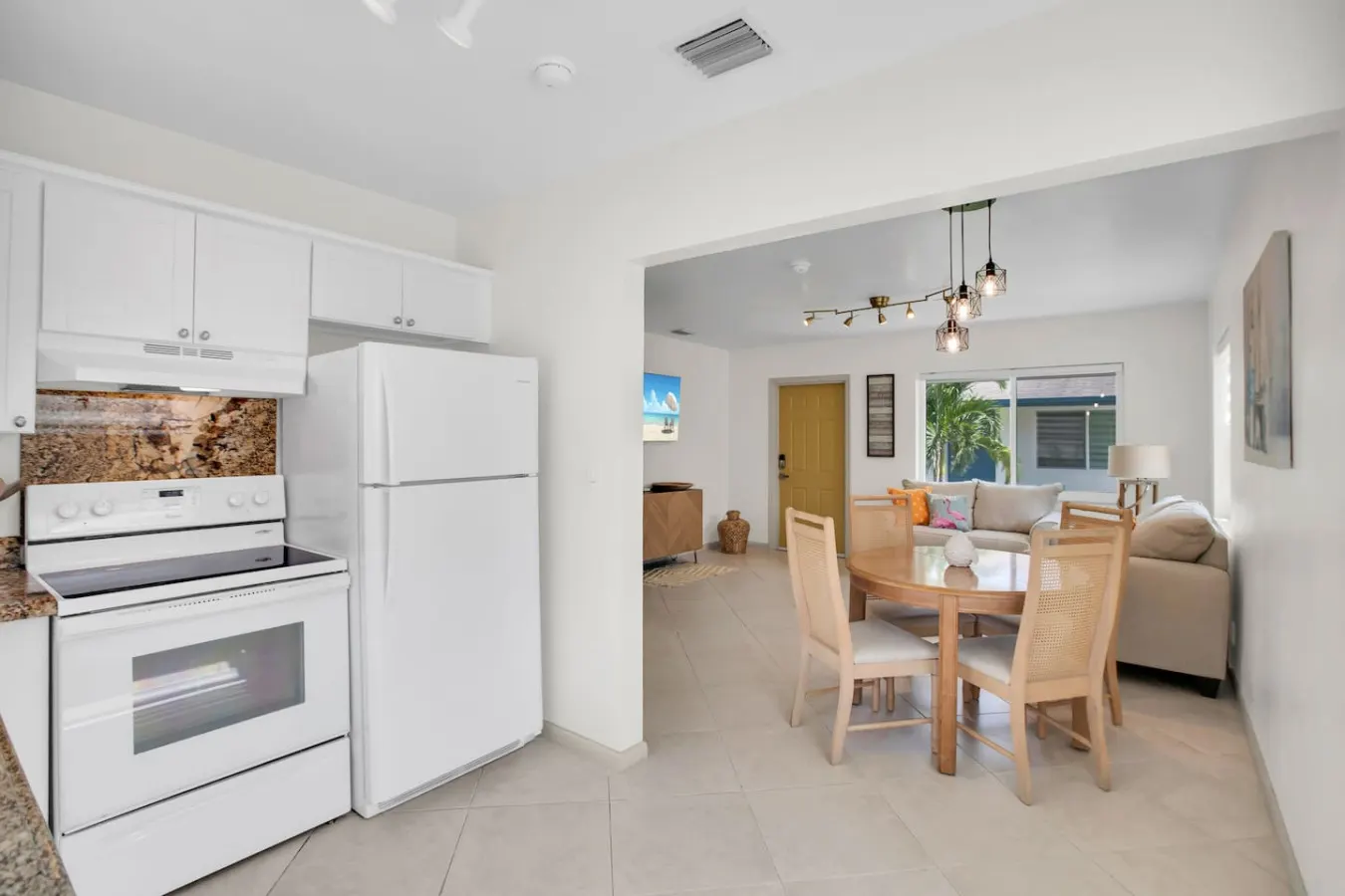 LoKal Rentals 4A - House near downtown/beach 7