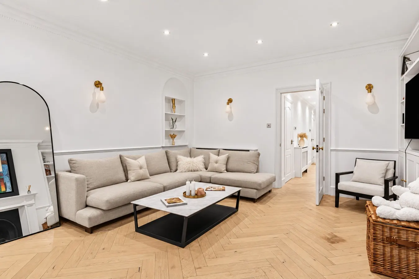 Knightsbridge 3-Bed Next To Harrods with Patio 12